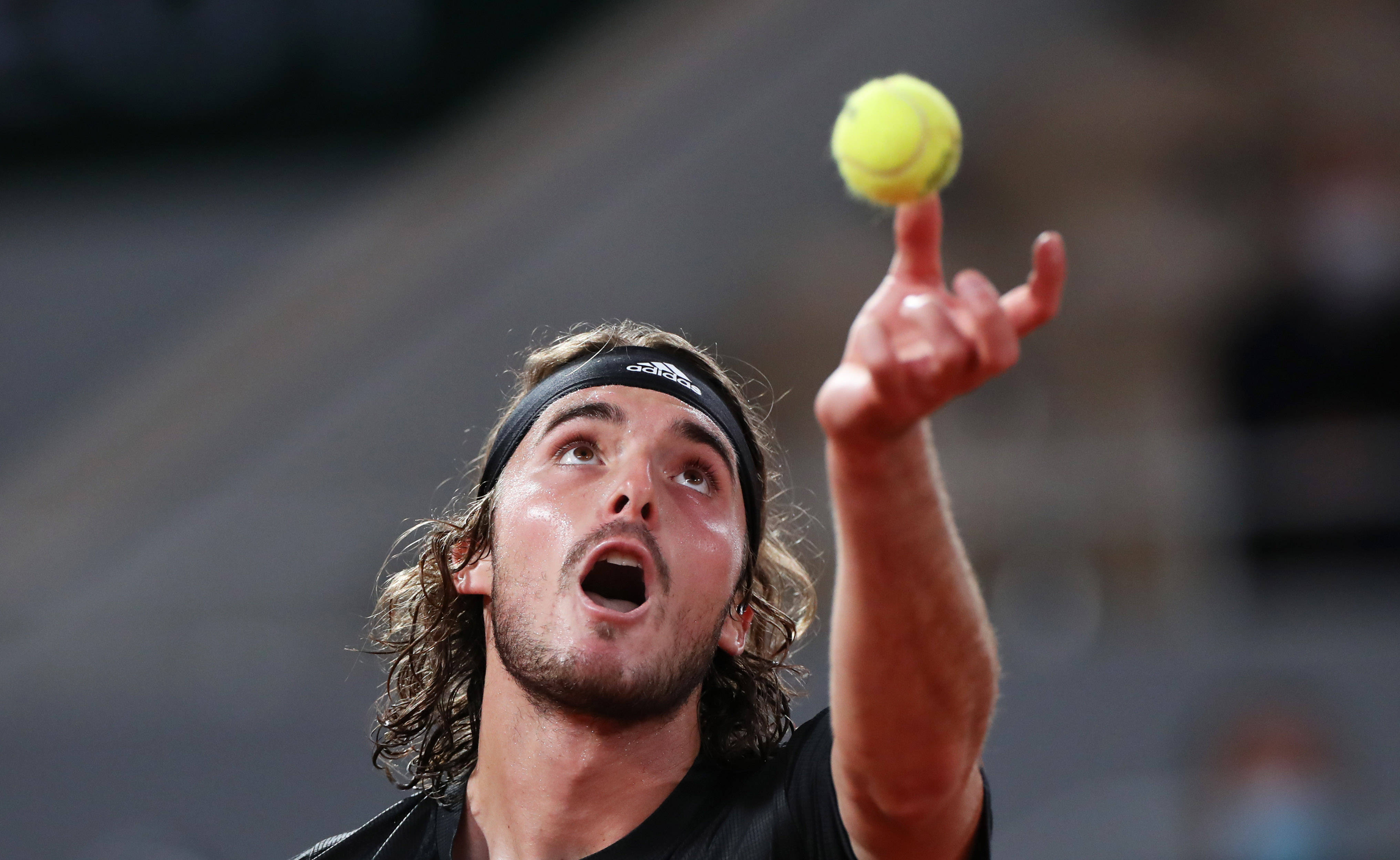 关于德国网球队逆转西班牙网球队，西西帕斯高光表现的信息