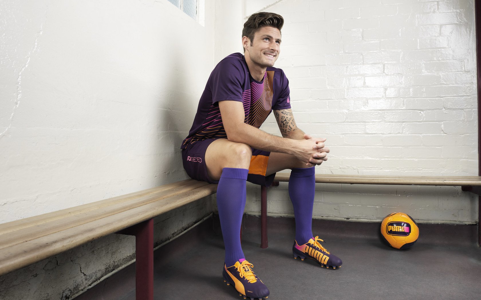 铁血里昂踏平拜仁神话，富安健洋欧冠决赛上演亚洲后卫史诗级接管