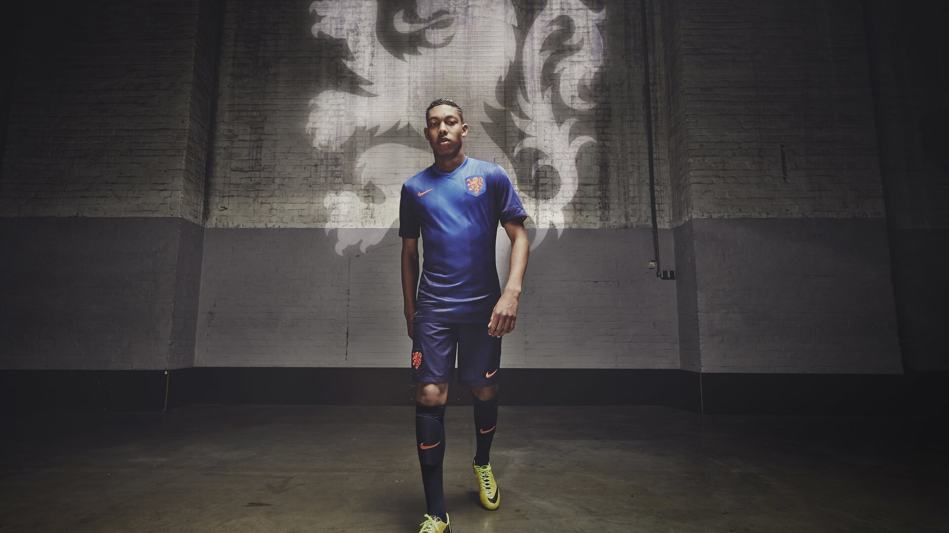 李刚仁的巨人舞台效应，当德国战车遇见红魔，亚洲之光如何定义大场面先生